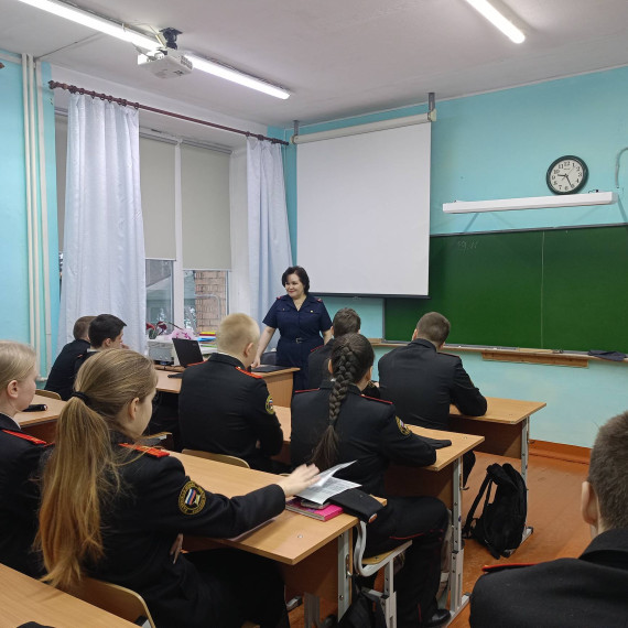 В рамках занятий по профориентации, 29 ноября состоялась встреча учащихся 8 и 9 классов с замруководителя Ижемского межрайонного следственного отдела Следственного управления Следственного комитета РФ по РК подполковником юстиции Красильниковой Л.Ю. .