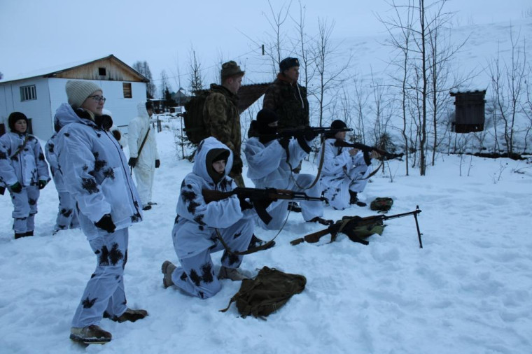 В кадетской школе прошел полевой военно-тактический выход, посвященный Дню Героев Отечества.