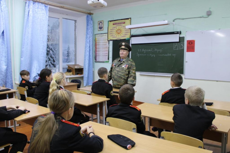 Руководитель поискового отряда «Наследие» посетил кадетскую школу.