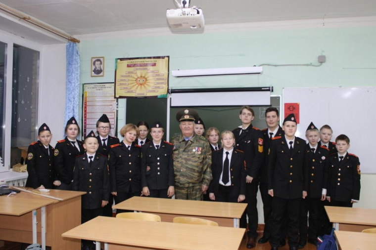 Руководитель поискового отряда «Наследие» посетил кадетскую школу.