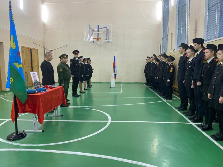 В кадетской школе прошел торжественный развод, посвященный памяти   Героя Российской Федерации Ивана Владимировича Поздеева.