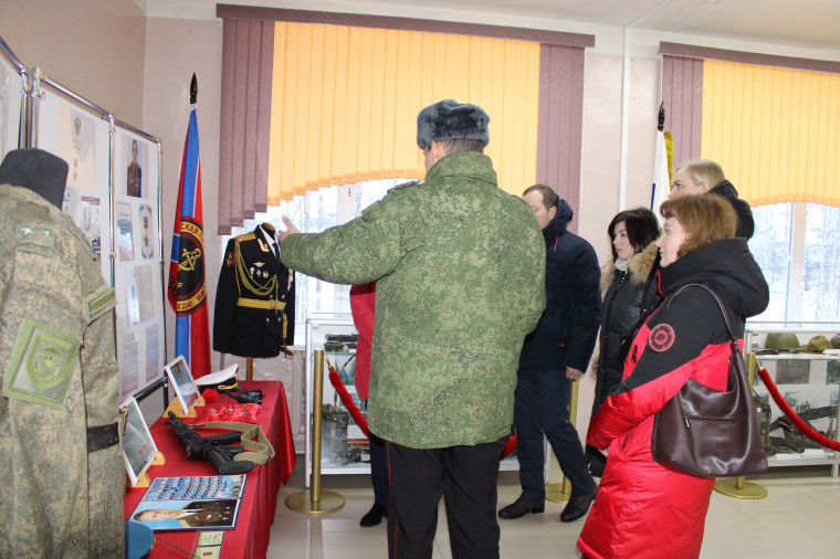 Министр труда и социального развития Республики Коми посетила кадетскую школу в Коровьем Ручье.