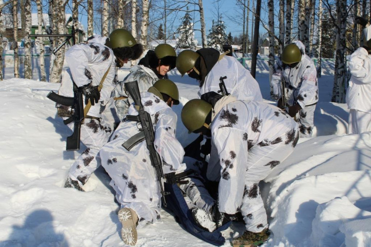 Кадетская школа завершила месяц оборонно-массовой работы полевым военно-тактическим выходом.