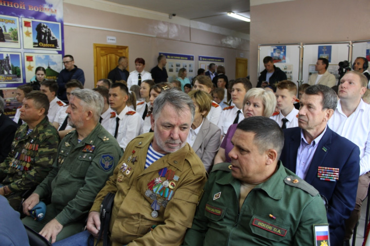 Глава Республики Коми провел в кадетской школе «Урок мужества».