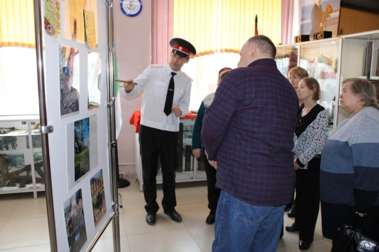 Делегация ветеранов учреждений культуры посетила кадетскую школу имени Героя России В.Н.Носова.