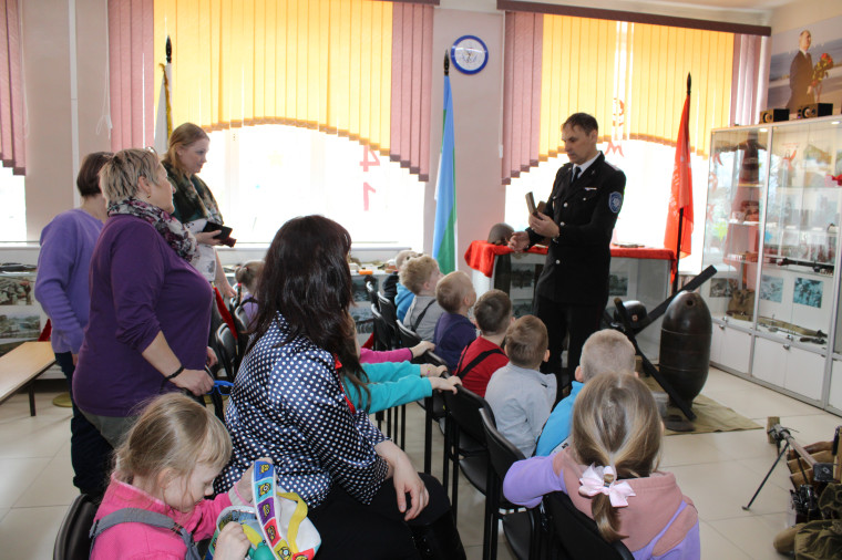 Воспитанники детского сада  посетили музей «Боевой Славы» кадетской школы имени Героя России Владимира Носова.